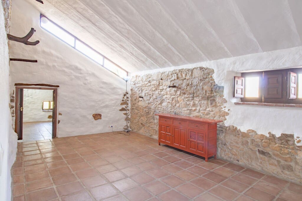 7 bedroom Finca/Country House for sale in Riogordo with pool - € 945,000 (Ref: 10131295)