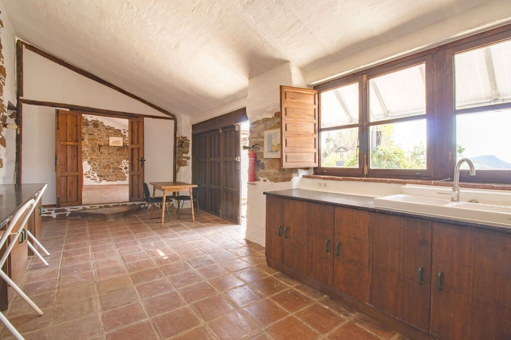 7 bedroom Finca/Country House for sale in Riogordo with pool - € 945,000 (Ref: 10131295)
