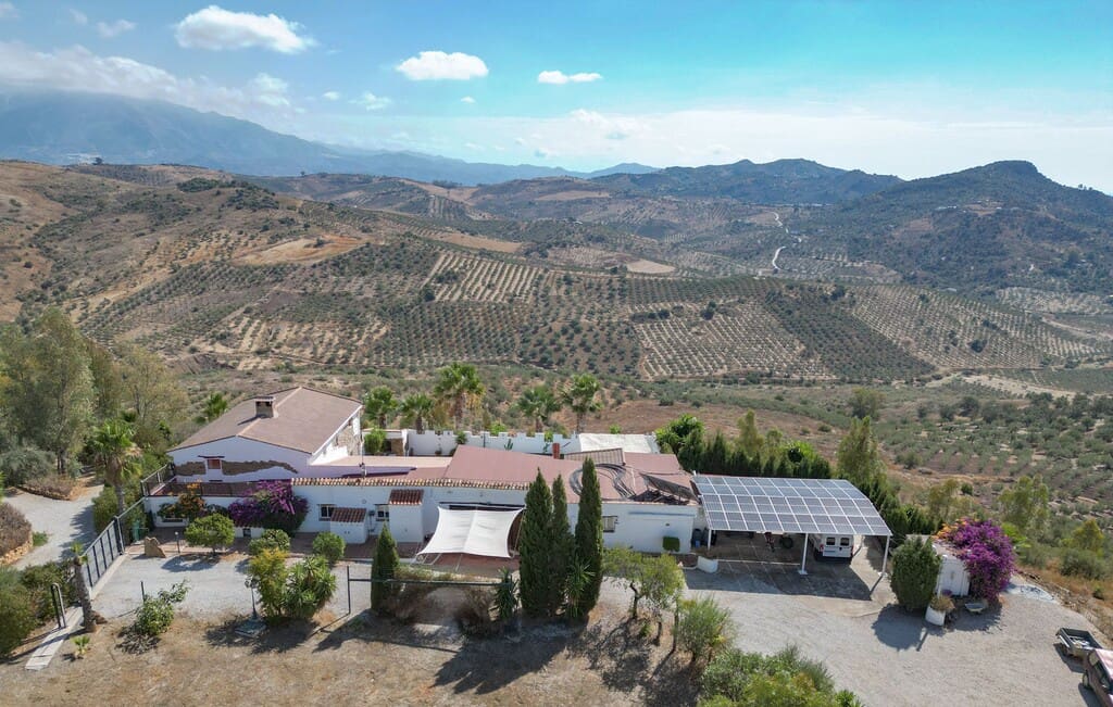 7 bedroom Finca/Country House for sale in Riogordo with pool - € 945,000 (Ref: 10131295)