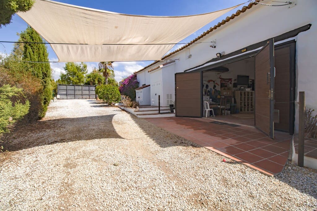 7 bedroom Finca/Country House for sale in Riogordo with pool - € 945,000 (Ref: 10131295)