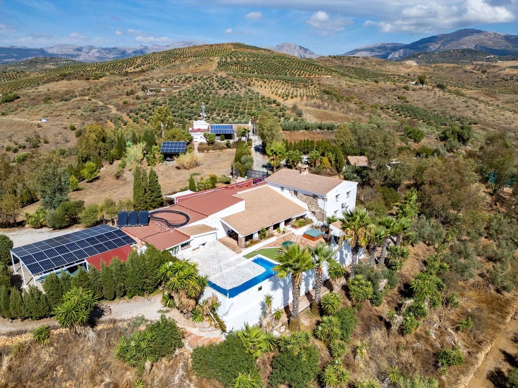 7 bedroom Finca/Country House for sale in Riogordo with pool - € 945,000 (Ref: 10131295)
