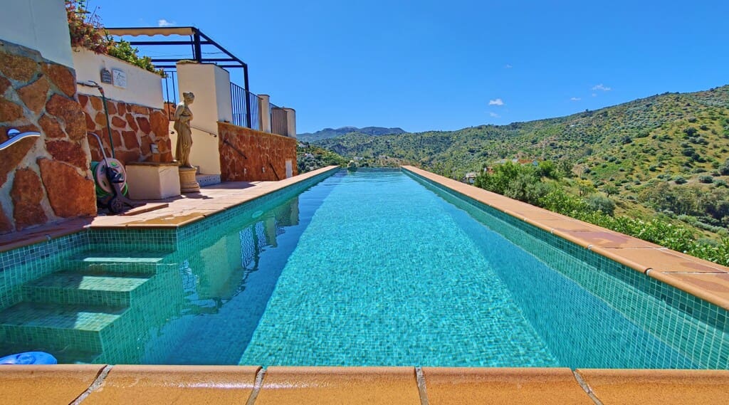4 chambre Finca/Maison de Campagne à vendre à Riogordo avec piscine garage - 549 000 € (Ref: 10141774)