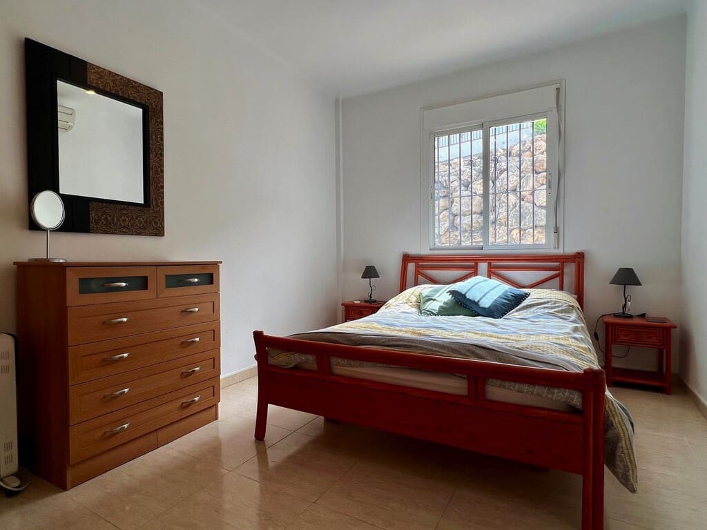 4 soveværelse Finca/Landehus til salg i Alcaucin med swimmingpool - € 360.000 (Ref: 9850304)