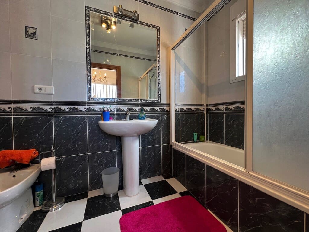 4 soveværelse Finca/Landehus til salg i Alcaucin med swimmingpool - € 360.000 (Ref: 9850304)