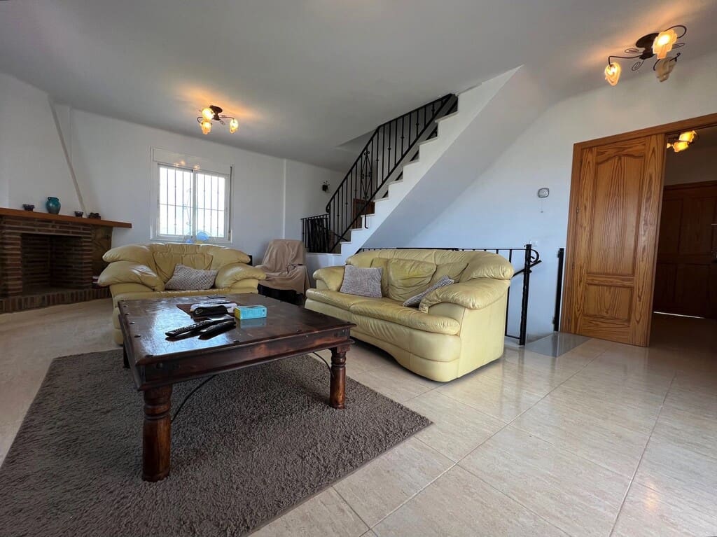 4 soveværelse Finca/Landehus til salg i Alcaucin med swimmingpool - € 360.000 (Ref: 9850304)