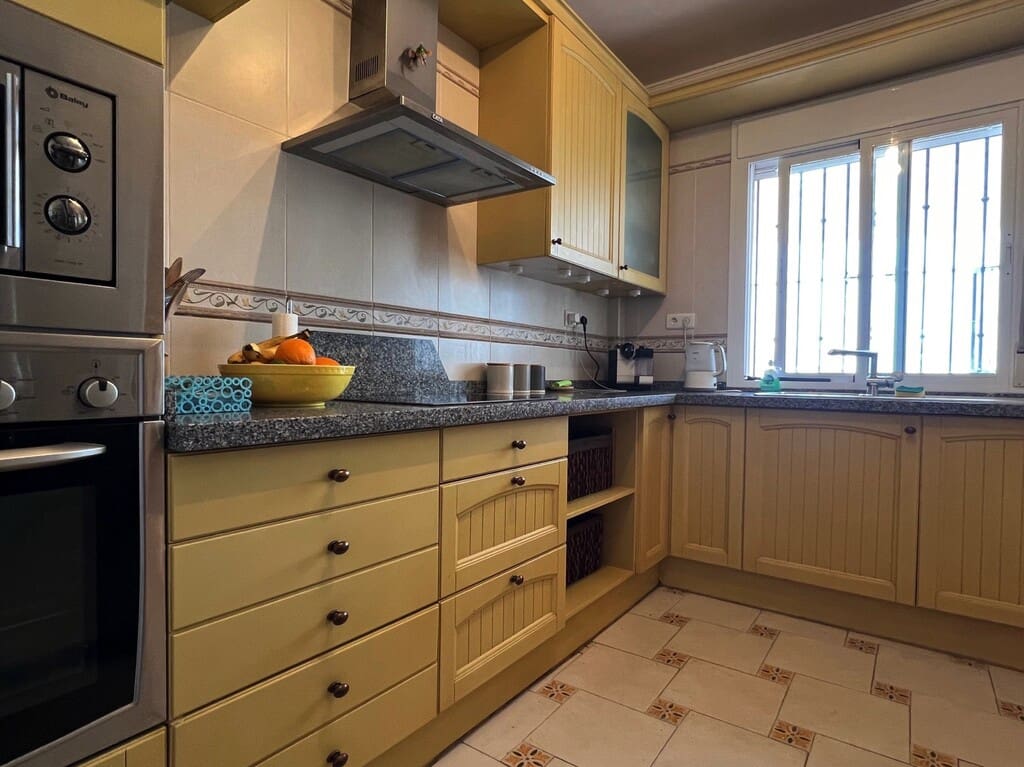 4 soveværelse Finca/Landehus til salg i Alcaucin med swimmingpool - € 360.000 (Ref: 9850304)