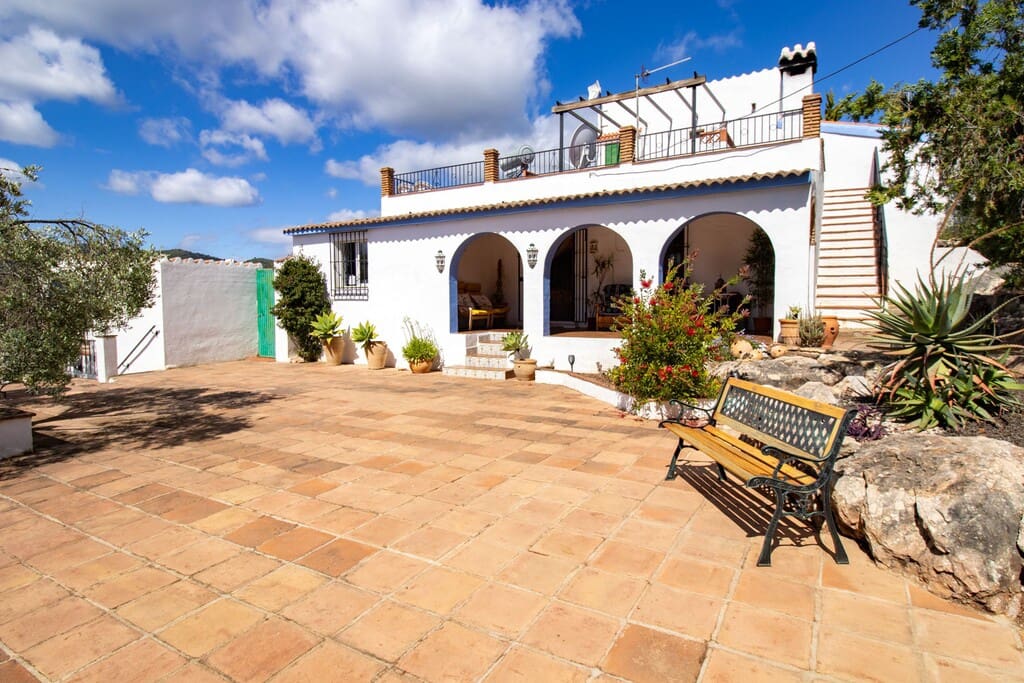 3 bedroom Finca/Country House for sale in Comares with pool - € 315,000 (Ref: 9850306)