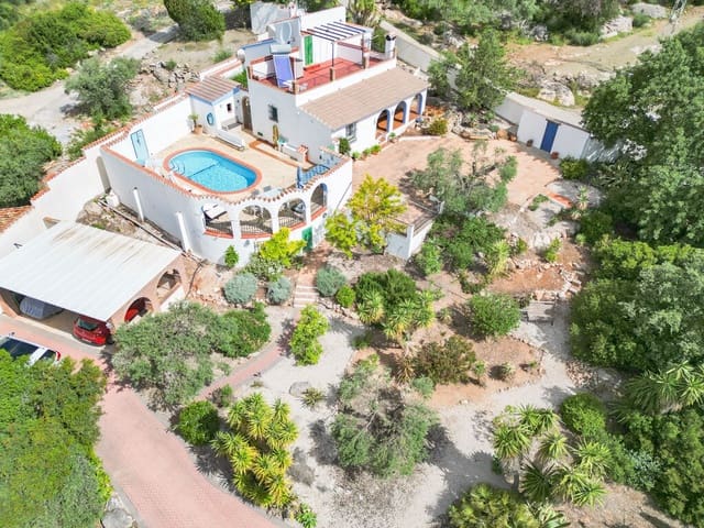 3 soveværelse Finca/Landehus til salg i Comares med swimmingpool - € 315.000 (Ref: 9850306)