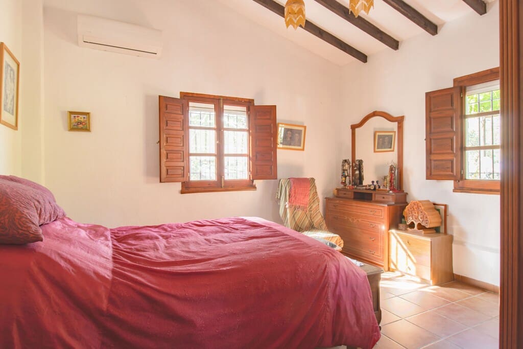 3 soveværelse Finca/Landehus til salg i Riogordo med swimmingpool - € 385.000 (Ref: 9850307)