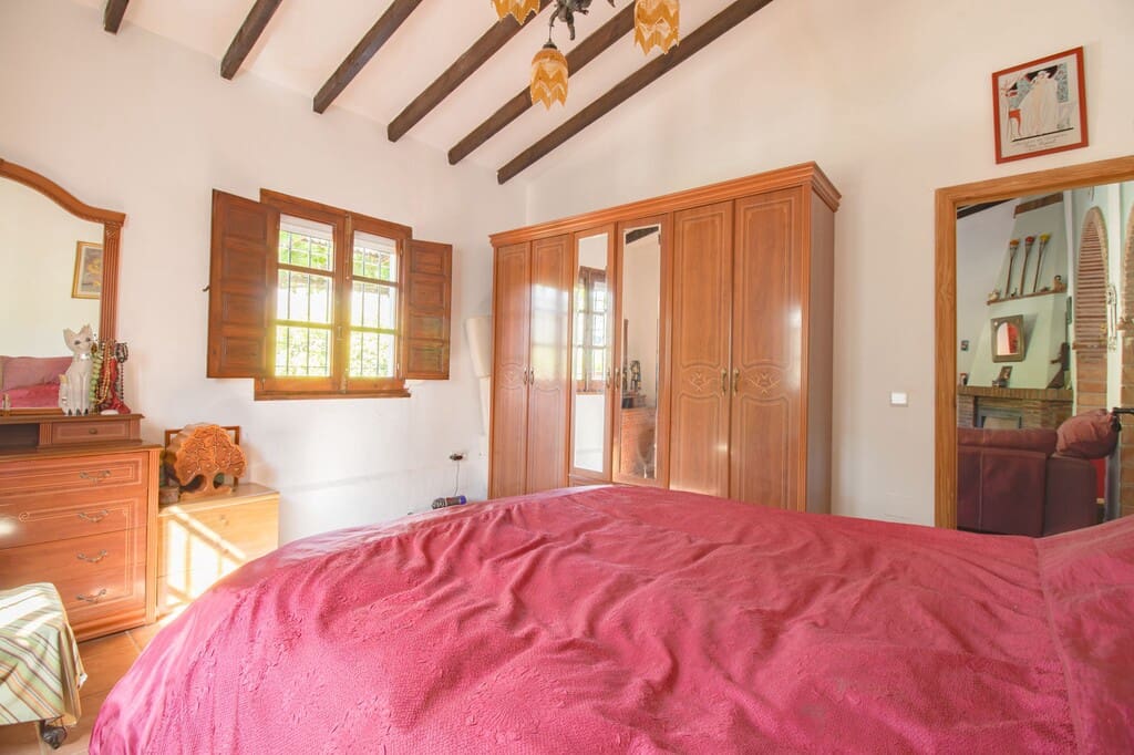 3 soveværelse Finca/Landehus til salg i Riogordo med swimmingpool - € 385.000 (Ref: 9850307)