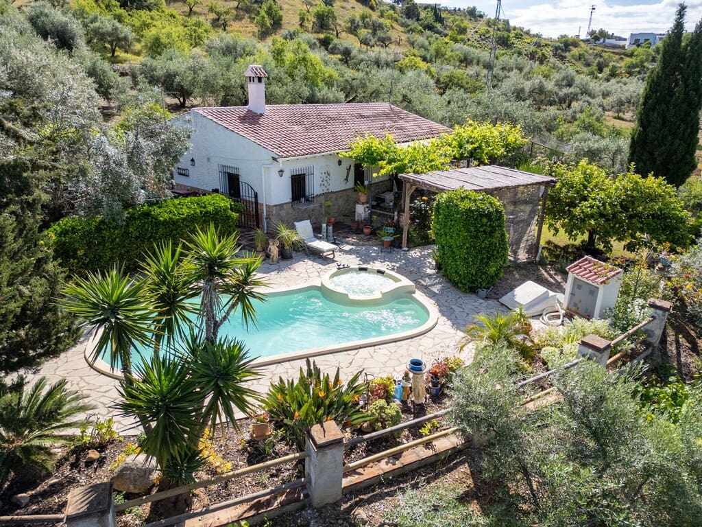 3 soveværelse Finca/Landehus til salg i Riogordo med swimmingpool - € 385.000 (Ref: 9850307)