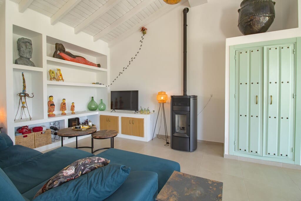 2 bedroom Finca/Country House for sale in Comares with pool - € 375,000 (Ref: 9850309)