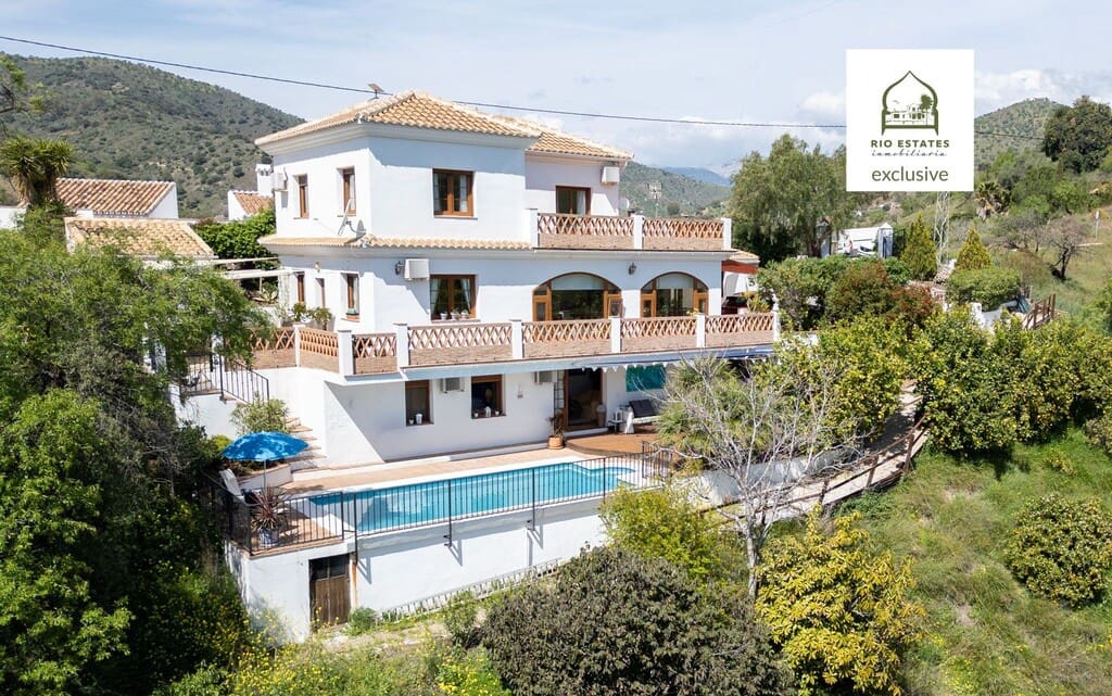 4 bedroom Finca/Country House for sale in Comares with pool - € 445,000 (Ref: 9850313)