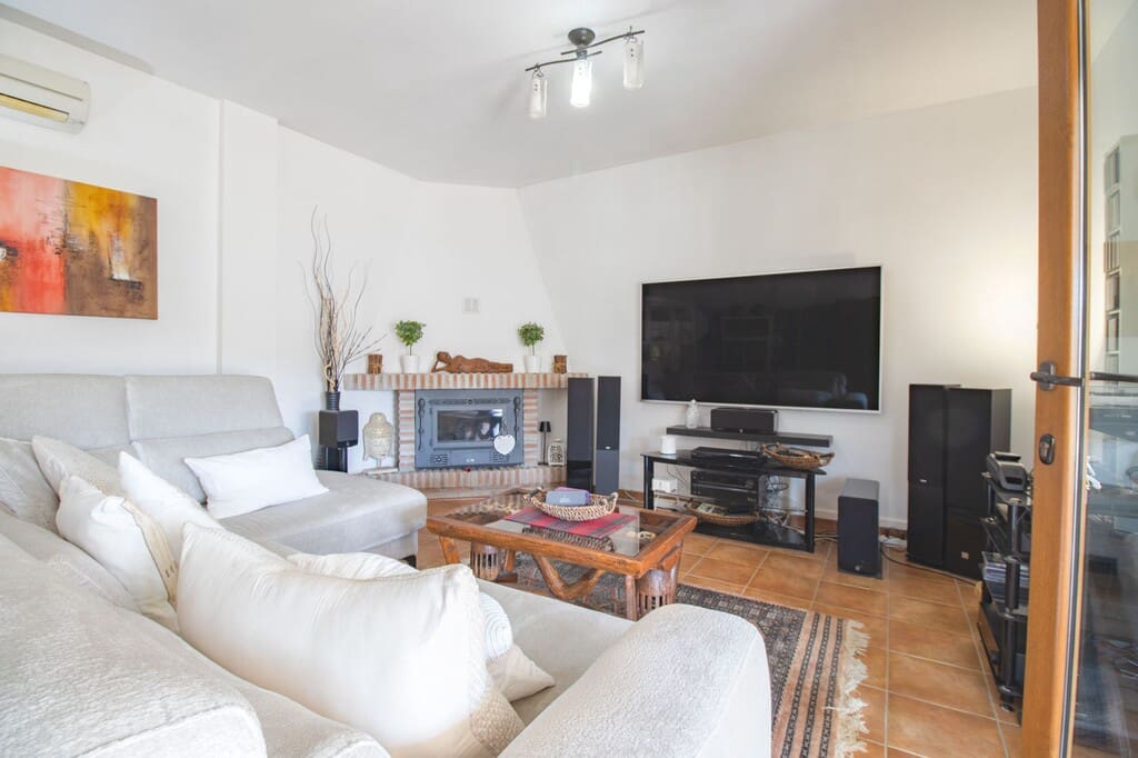 4 bedroom Finca/Country House for sale in Comares with pool - € 445,000 (Ref: 9850313)