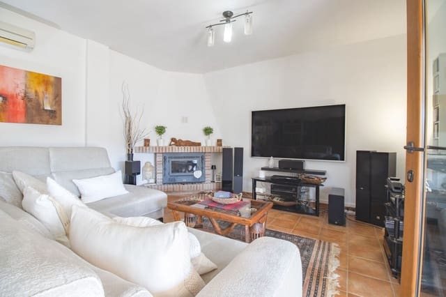 4 soveværelse Finca/Landehus til salg i Comares med swimmingpool - € 445.000 (Ref: 9850313)