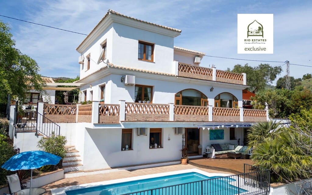 4 soverom Finca/Herregård til salgs i Comares med svømmebasseng - € 445 000 (Ref: 9850313)