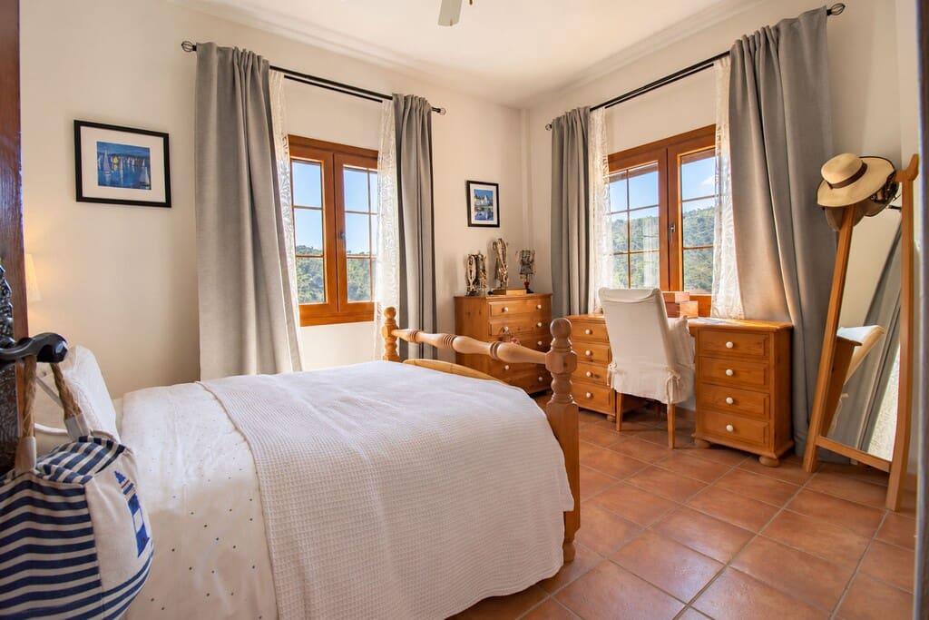 4 bedroom Finca/Country House for sale in Comares with pool garage - € 425,000 (Ref: 9850313)