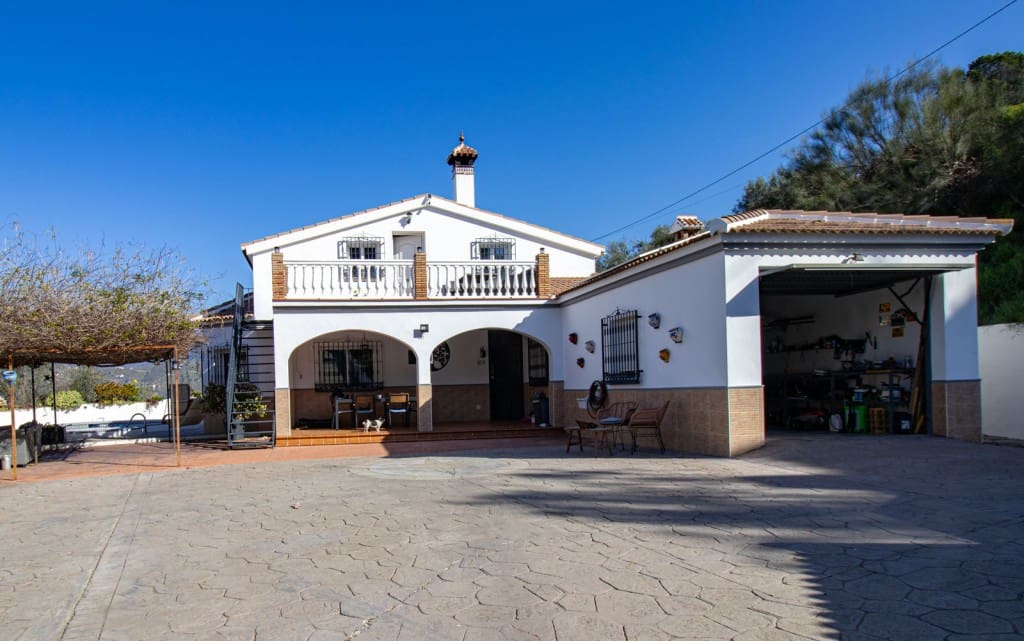 4 slaapkamer Finca/Landhuis te koop in Sayalonga met zwembad garage - € 480.000 (Ref: 9850318)