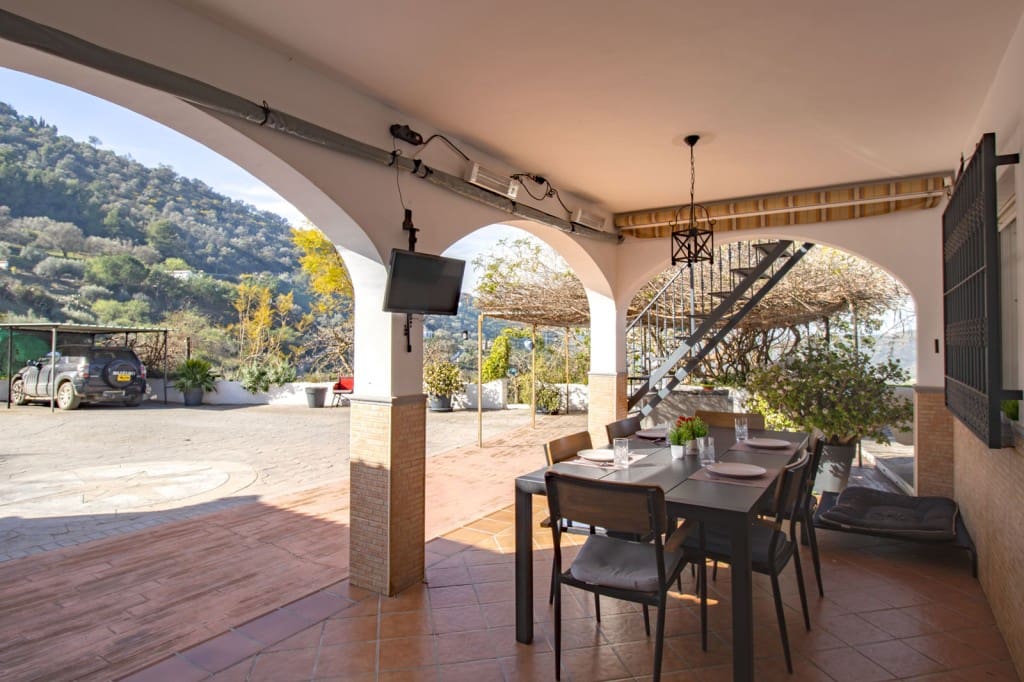 4 slaapkamer Finca/Landhuis te koop in Sayalonga met zwembad garage - € 480.000 (Ref: 9850318)