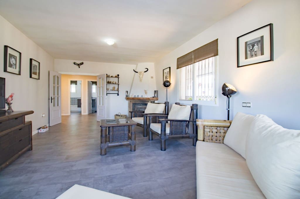 4 slaapkamer Finca/Landhuis te koop in Sayalonga met zwembad garage - € 480.000 (Ref: 9850318)