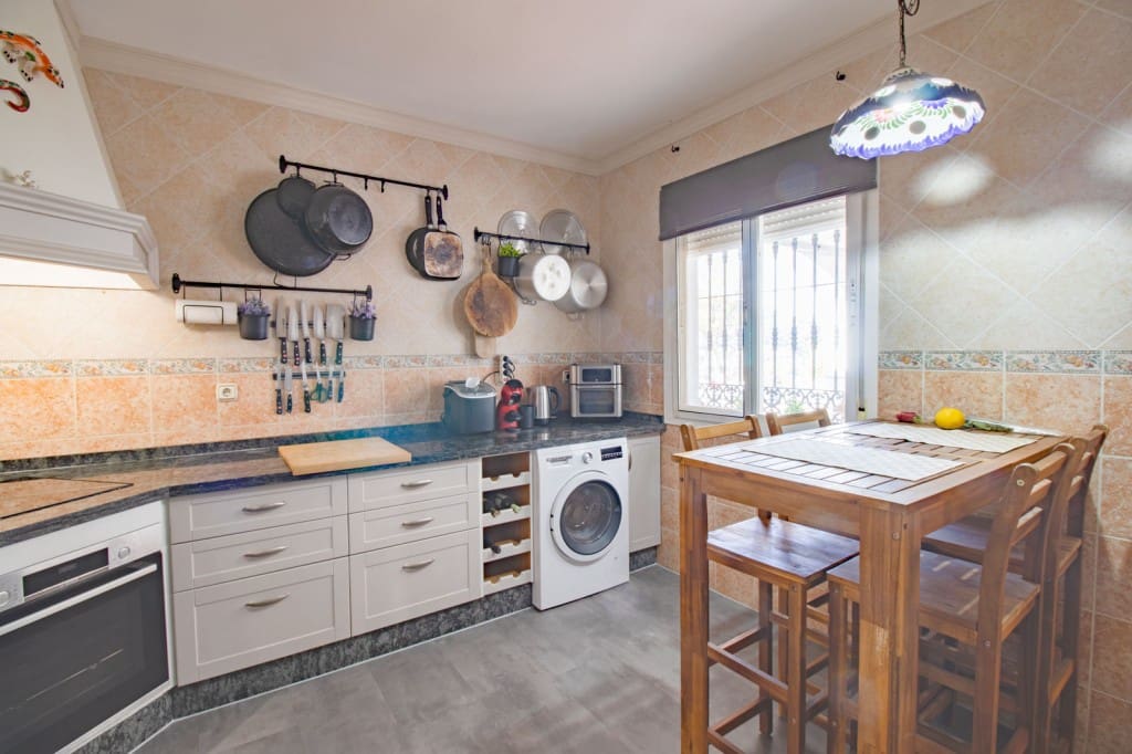 4 slaapkamer Finca/Landhuis te koop in Sayalonga met zwembad garage - € 480.000 (Ref: 9850318)