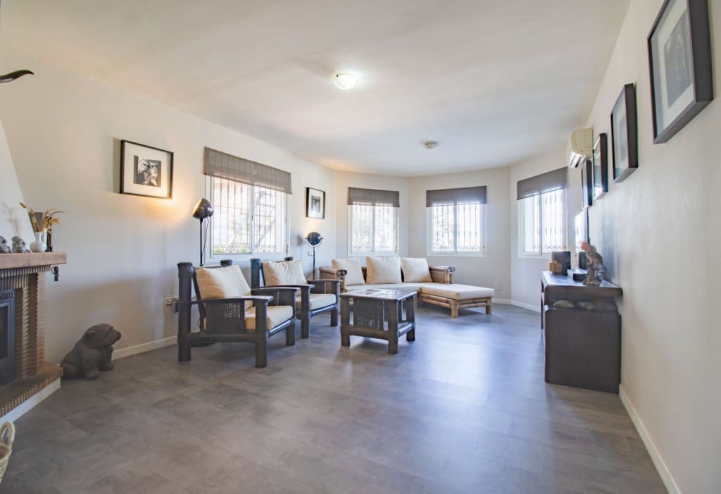 4 slaapkamer Finca/Landhuis te koop in Sayalonga met zwembad garage - € 480.000 (Ref: 9850318)