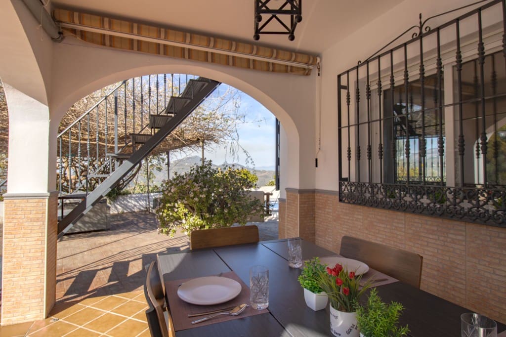 4 slaapkamer Finca/Landhuis te koop in Sayalonga met zwembad garage - € 480.000 (Ref: 9850318)
