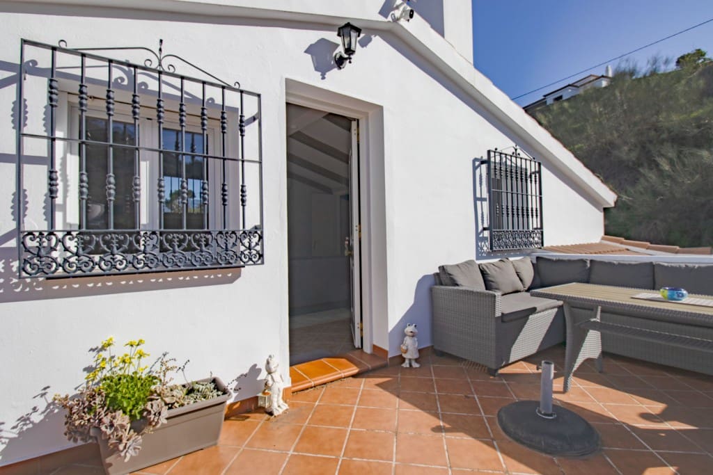 4 slaapkamer Finca/Landhuis te koop in Sayalonga met zwembad garage - € 480.000 (Ref: 9850318)