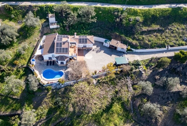 4 slaapkamer Finca/Landhuis te koop in Sayalonga met zwembad garage - € 460.000 (Ref: 9850318)