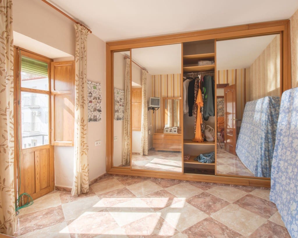8 makuuhuone Omakotitalo myytävänä paikassa Riogordo - 310 000 € (Ref: 9850319)