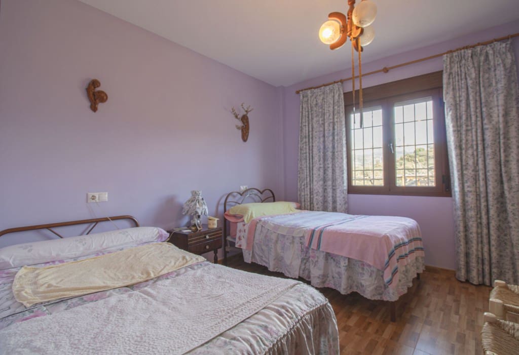 4 soveværelse Finca/Landehus til salg i Riogordo - € 330.000 (Ref: 9850321)