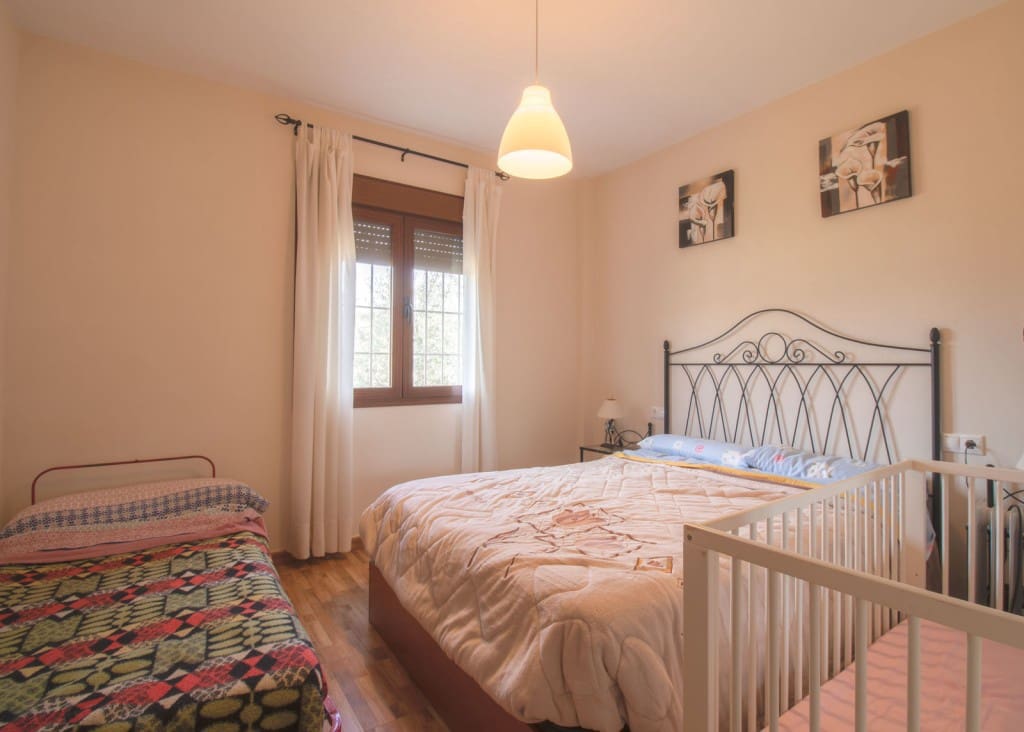 4 soveværelse Finca/Landehus til salg i Riogordo - € 330.000 (Ref: 9850321)