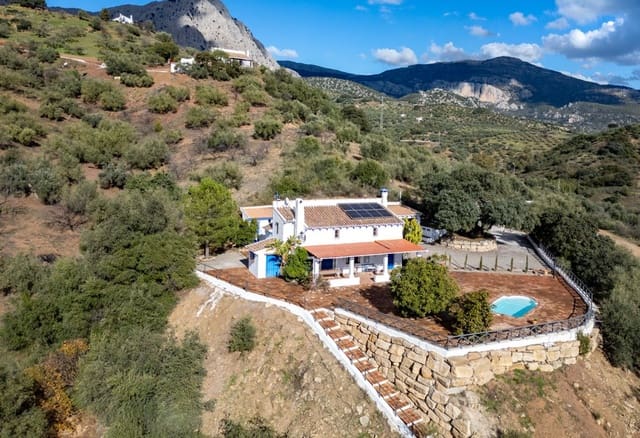 3 soveværelse Finca/Landehus til salg i Riogordo med swimmingpool - € 425.000 (Ref: 9850323)