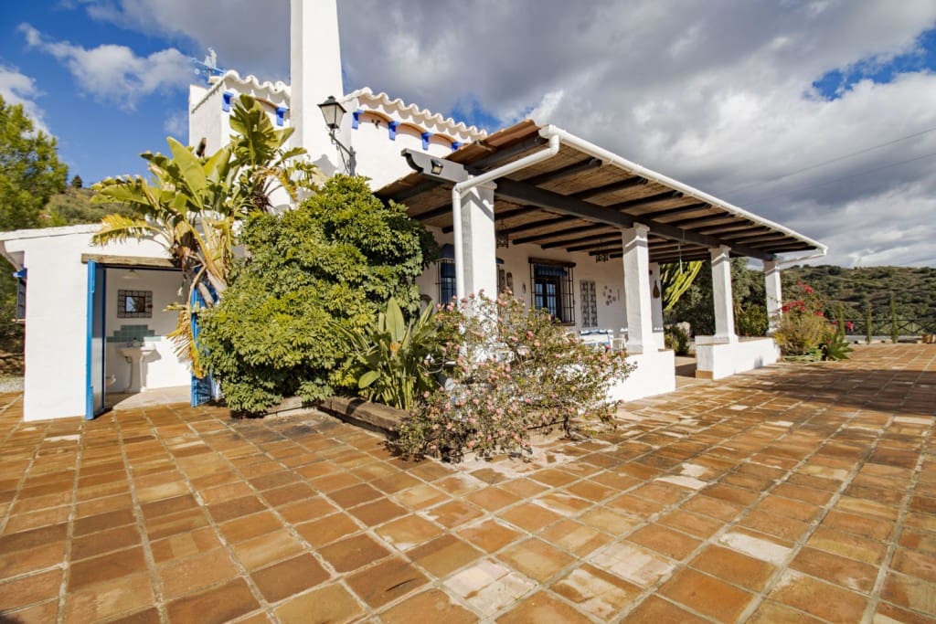 3 soveværelse Finca/Landehus til salg i Riogordo med swimmingpool - € 425.000 (Ref: 9850323)