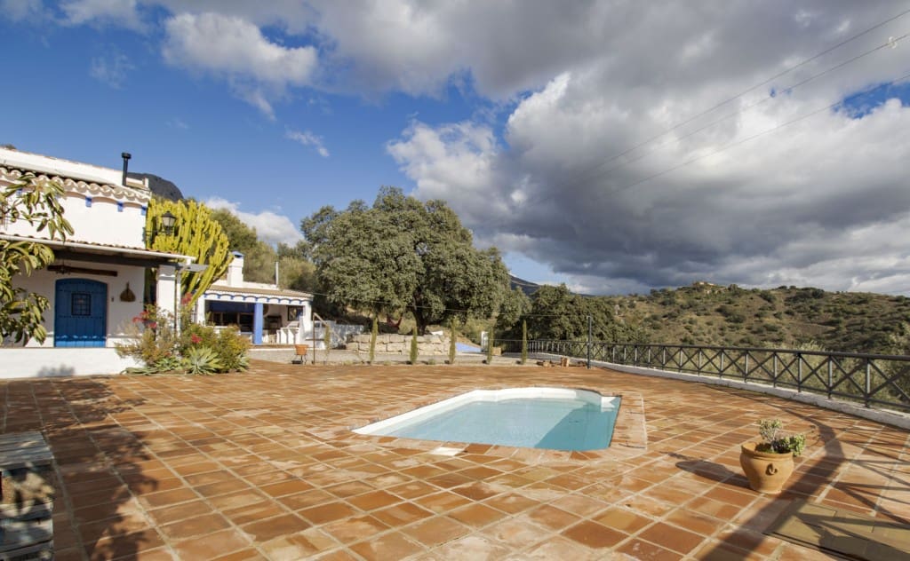3 soveværelse Finca/Landehus til salg i Riogordo med swimmingpool - € 425.000 (Ref: 9850323)