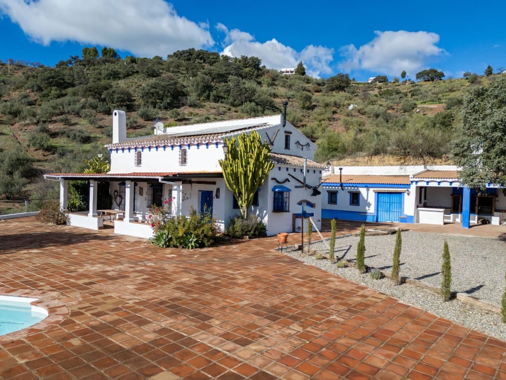 3 soveværelse Finca/Landehus til salg i Riogordo med swimmingpool - € 425.000 (Ref: 9850323)