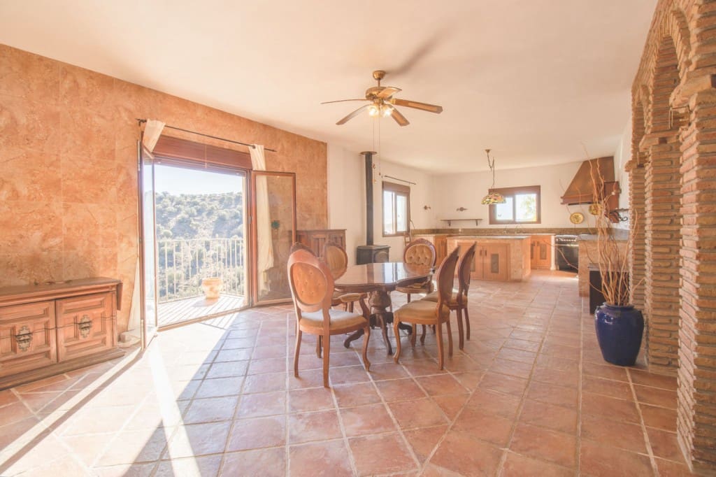 3 soveværelse Finca/Landehus til salg i Riogordo - € 240.000 (Ref: 9850325)