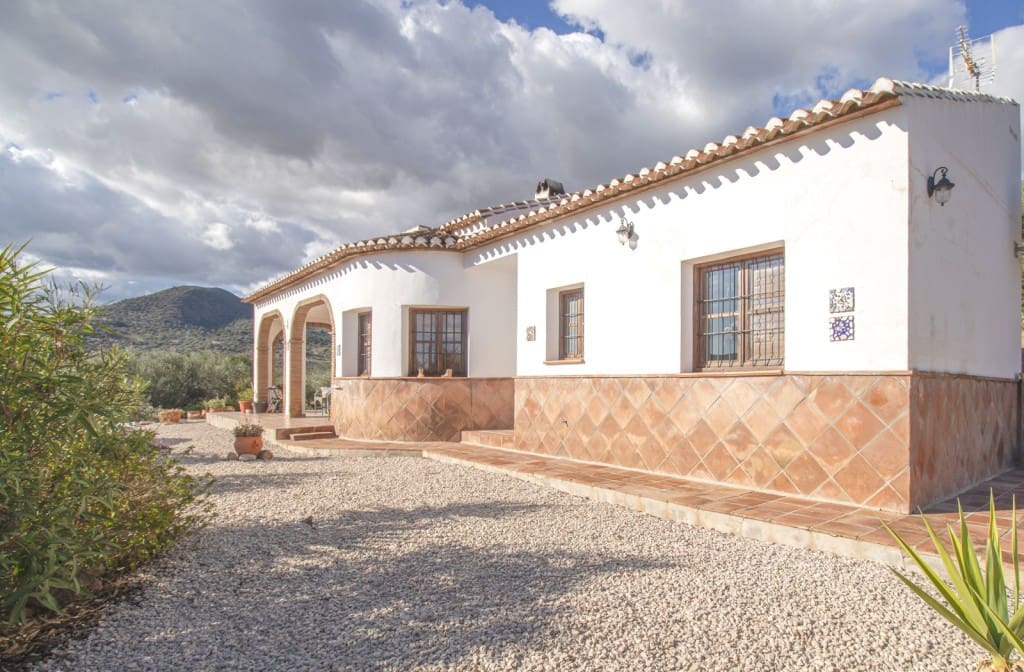 3 soveværelse Finca/Landehus til salg i Periana med swimmingpool - € 365.000 (Ref: 9850326)