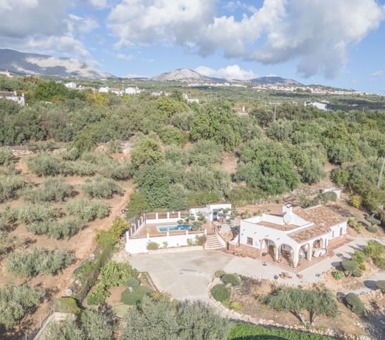 3 chambre Finca/Maison de Campagne à vendre à Periana avec piscine - 365 000 € (Ref: 9850326)