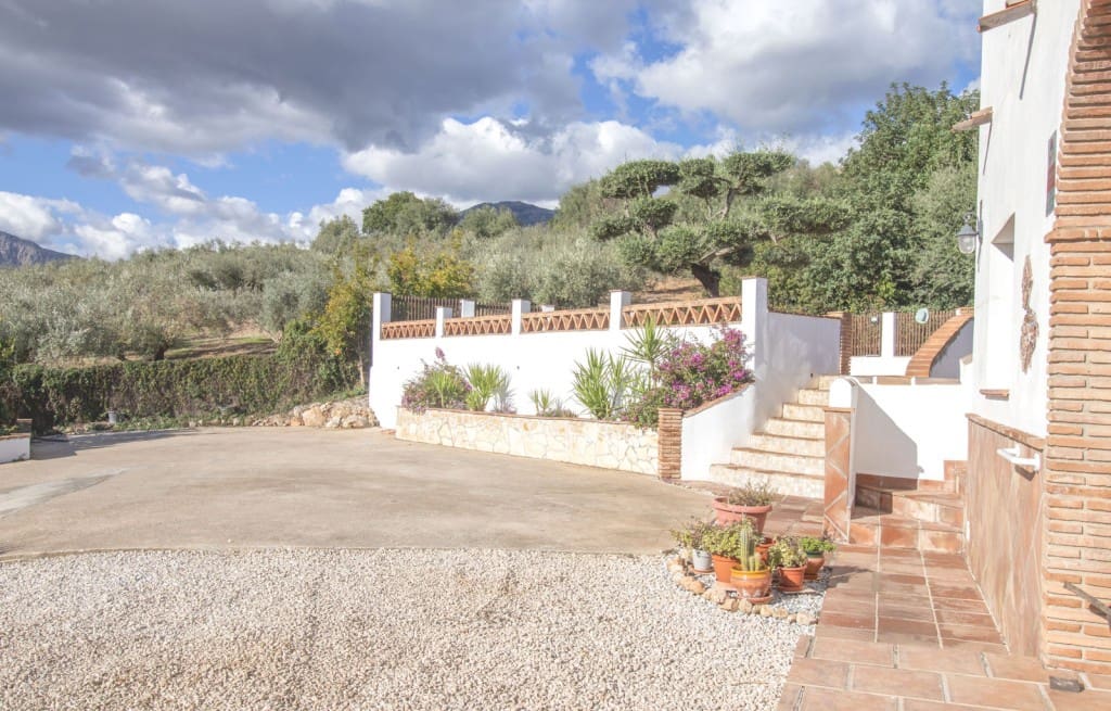3 soveværelse Finca/Landehus til salg i Periana med swimmingpool - € 365.000 (Ref: 9850326)