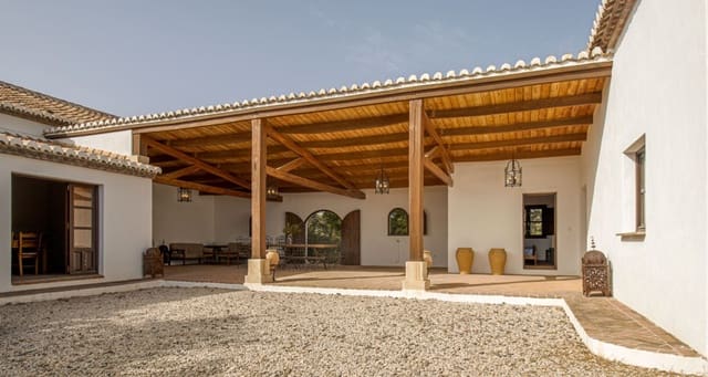 4 soveværelse Finca/Landehus til salg i Comares med swimmingpool - € 695.000 (Ref: 9850330)