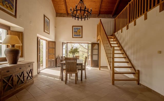 4 soveværelse Finca/Landehus til salg i Comares med swimmingpool - € 695.000 (Ref: 9850330)