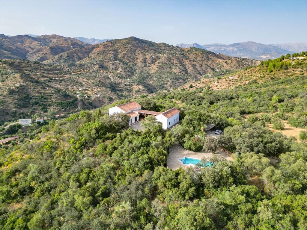 4 soveværelse Finca/Landehus til salg i Comares med swimmingpool - € 695.000 (Ref: 9850330)