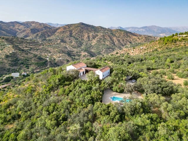 Finca/Casa Rural de 4 habitaciones en Comares en venta con piscina - 695.000 € (Ref: 9850330)