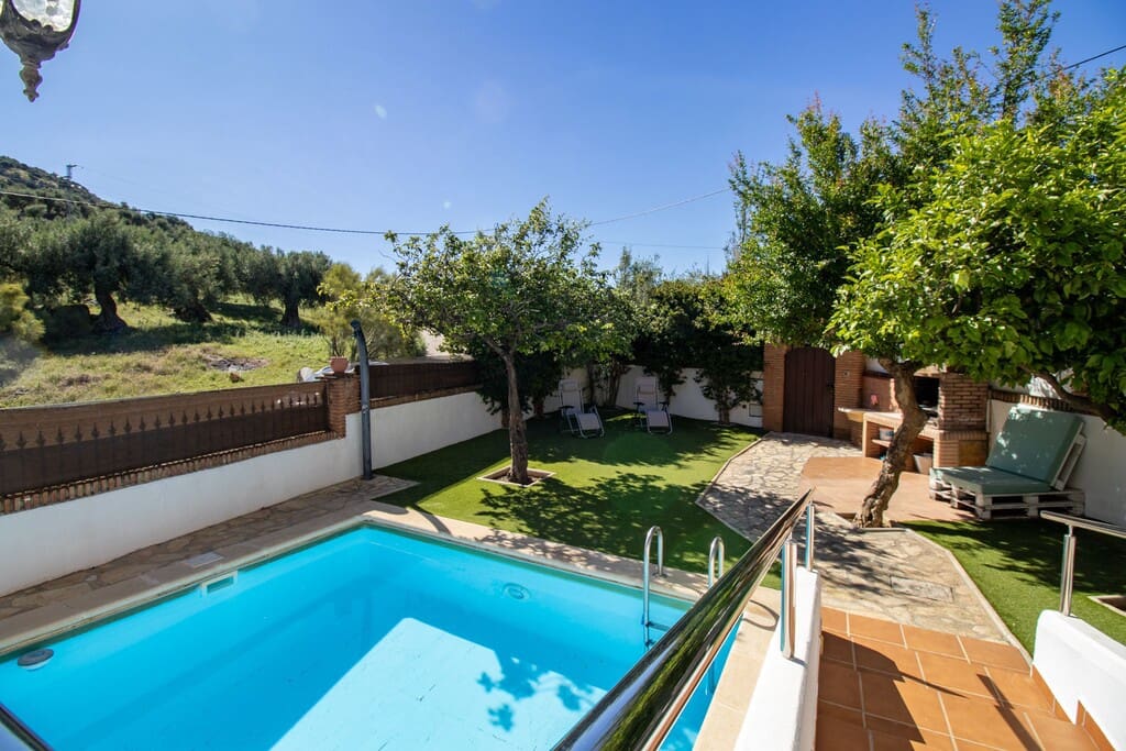 2 soveværelse Finca/Landehus til salg i Alfarnatejo med swimmingpool garage - € 275.000 (Ref: 9850960)