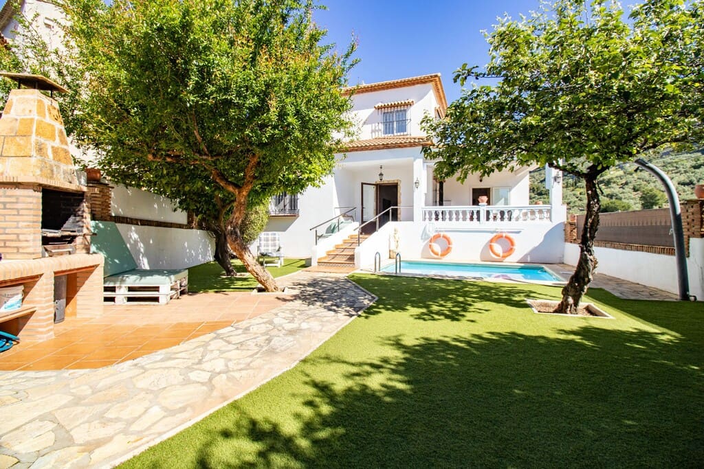 2 soveværelse Finca/Landehus til salg i Alfarnatejo med swimmingpool garage - € 275.000 (Ref: 9850960)