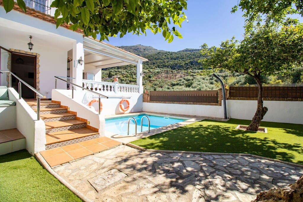 2 soveværelse Finca/Landehus til salg i Alfarnatejo med swimmingpool garage - € 275.000 (Ref: 9850960)