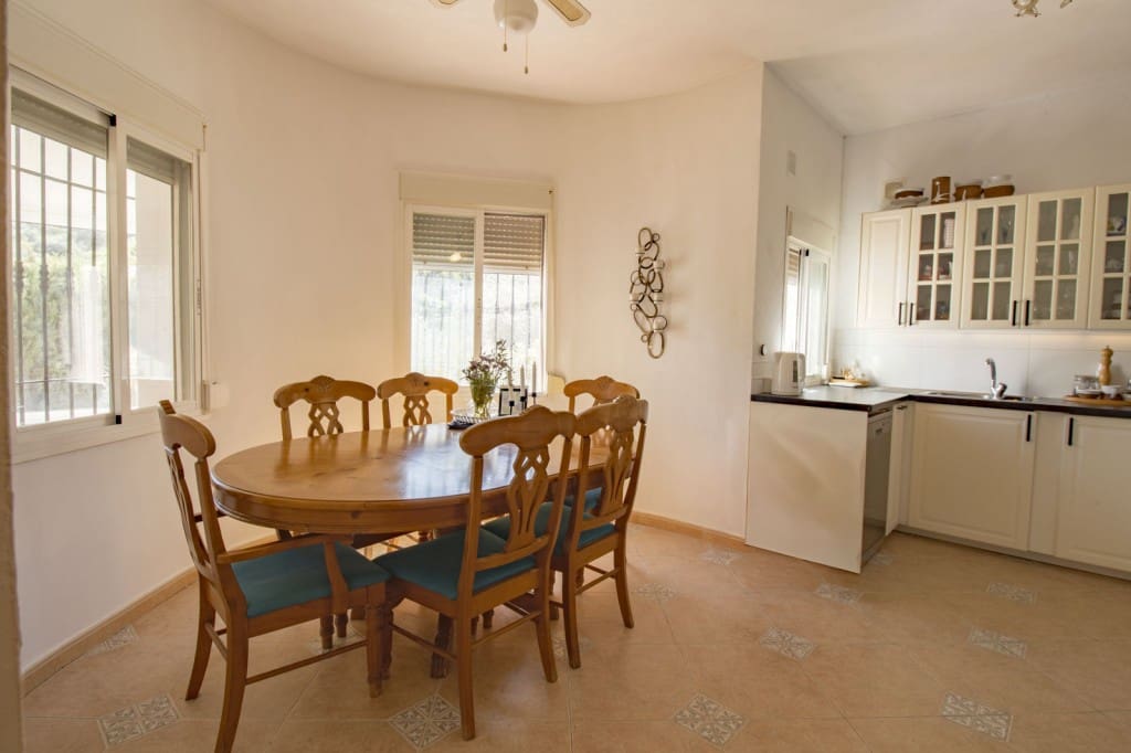 5 soveværelse Finca/Landehus til salg i Comares med swimmingpool - € 349.000 (Ref: 9859616)