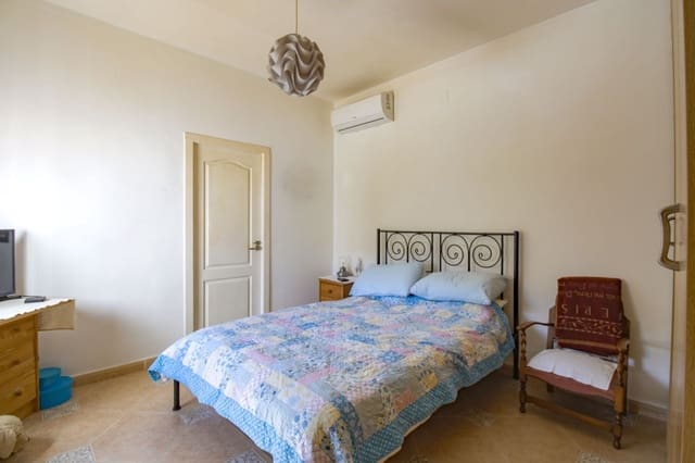 5 soveværelse Finca/Landehus til salg i Comares med swimmingpool - € 349.000 (Ref: 9859616)