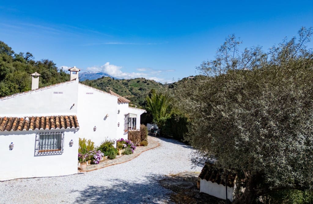 5 soveværelse Finca/Landehus til salg i Comares med swimmingpool - € 349.000 (Ref: 9859616)